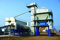 Все львовские дороги ремонтируются асфальтом с одного завода