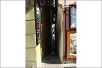 Для чего на улице шириной в 70 см установлен светофор