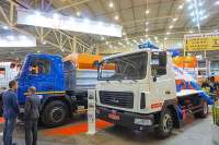 УкрТрак представил на выставке коммунальную технику на базе МАЗ