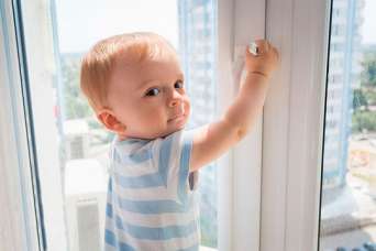 Какие бывают ограничители и замки на пластиковые окна