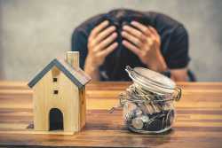 По новому закону квартиры признают домохозяйствами, чтобы было легче отобрать за долги