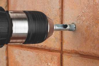 Как просверлить отверстие в плитке