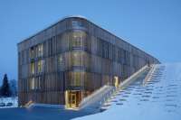 В маленьком шведском городке построили многофункциональную парковку будущего