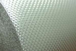 В чем различия стекловолокна, стеклоткани, стеклохолста и полиэстера