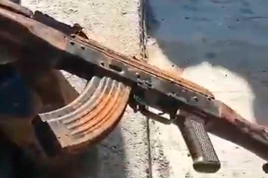 Мобилизованному русскому быдлу выдали ржавые автоматы. Видео