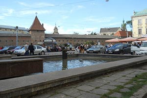 Во Львове всем миром реанимируют площадь