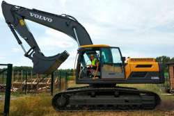 Украинские строители получили новый шведский экскаватор