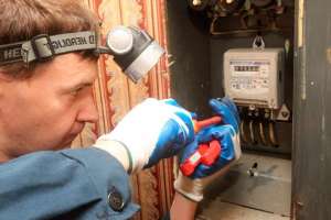 Как многозонный электросчетчик помогает экономить деньги. Видео