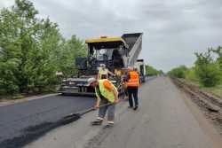 На Полтавщинi ремонтують одну з найзруйнованiших дорiг
