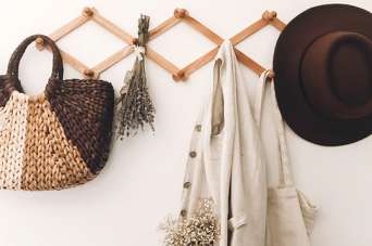 Відновлюємо старий дерев’яний вішак