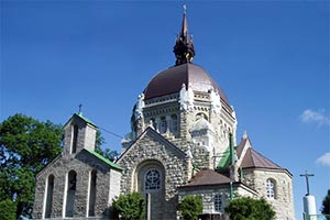 Львов обновляет крыши двух церквей