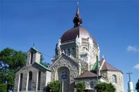 Львов обновляет крыши двух церквей