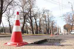 У Днiпрi вже вклали 2,5 тис. кв. м холодного асфальту