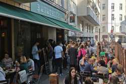 Как украинским беженцам помогают отвлечься от войны