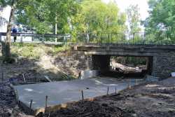 У Хмельницкiй областi почали ремонтувати мiст через струмок