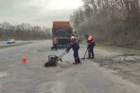 У Хмельницькiй областi лiквiдовано бiльше 4 тис. кв. м критичних руйнувань покриття дорiг