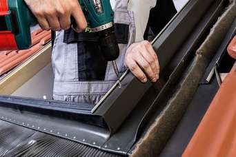 Как обеспечить термоизоляцию мансардных окон с помощью монтажных аксессуаров