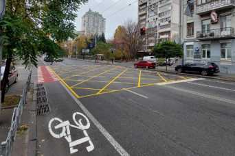 В Киеве при помощи разметки упорядочивают движение