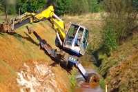 Курьезы: самые головоломные трюки на экскаваторах. Видео