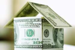 Мораторий на взыскание имущества по валютной ипотеке продлили