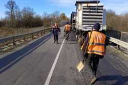 У Хмельницькiй областi працюють над лiквiдацiєю ямковостi на дорогах