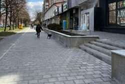 У Львовi оновили тротуар бiля майбутнього Центру життєстiйкостi