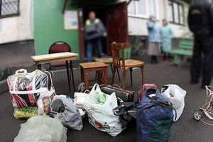 Почему за долги не отнимают квартиры