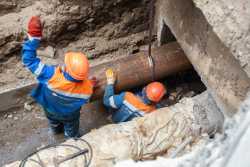 На Лук'янiвцi вiдремонтували трубопровiд