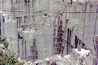 Под Киевом незаконно добывают гранит