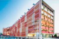 На мировом рынке фасадного остекления отмечен рост спроса на дорогие материалы