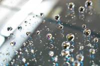 Создано новое антибликовое, водоотталкивающее и самоочищающееся стекло