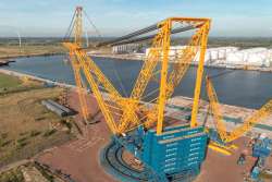 Собран самый большой кран в мире. Видео