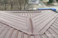 У Днiпрi вiдновлено дах будинку, який постраждав через ворожий ракетний обстрiл