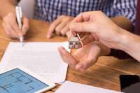 Стоит ли покупать квартиру  с помощью профессионального агентства недвижимости?