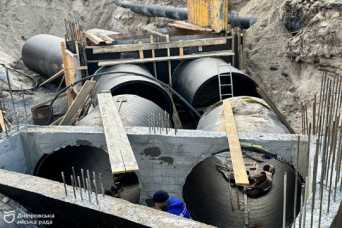 У Днiпрi продовжують аварiйний ремонт колектору для боротьби из пiдтопленням