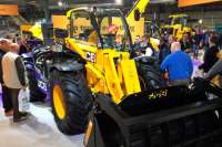 JCB представил усовершенствованную серию телескопических погрузчиков