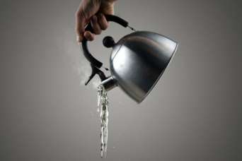 Стали известны расценки на горячую воду для населения за август 2019 года