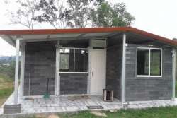 Из пластиковых отходов строят крепкие дома