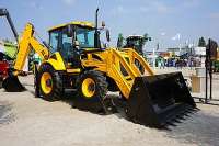 Отечественный экскаватор-погрузчик представили на выставке AgroExpo