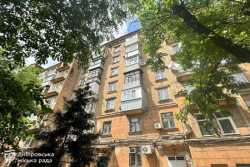 Днiпро встановив вже 80% вiкон пiсля ракетних ударiв на площi Вокзальнiй