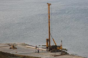 Забиты первые испытательные сваи Керченского моста. Видео