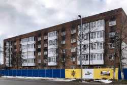 У багатоквартирному будинку в Тростянцi змонтованi металопластиковi конструкцiї