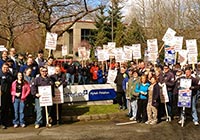 Во Львове дорожники пикетируют казначейство