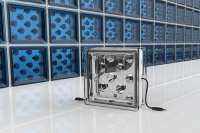 Разработаны стеклоблоки со встроенными солнечными батареями