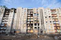 У пошкодженому ракетою будинку у Києвi проведуть термомодернiзацiю