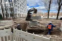 Комунальники Днiпра оновлюють колектор на ж/м &quot;Калинiвський&quot;