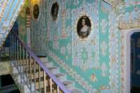 Курьезы: в Киеве из «хрущевки» сделали французский дворец 17-го века. Фото