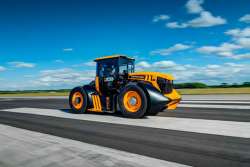 Приколы строительной техники: гонки «Формула-1» на тракторе. Видео