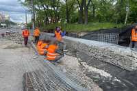 На Владимирском спуске начали ремонтировать брусчатку