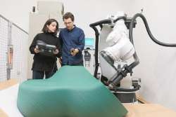 Из домашнего мусора можно печатать уличную мебель